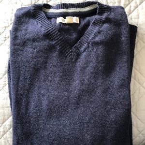 Sweater , v-neck